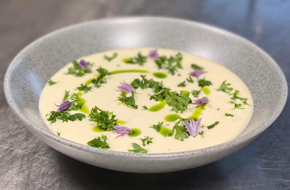 Delicious creamy soup with herbs and edible flowers – a taste of Hardanger at Siderhuset Ola K.