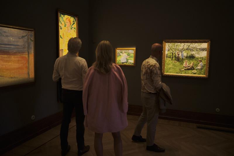 Gallery Ramme - people and paintings   