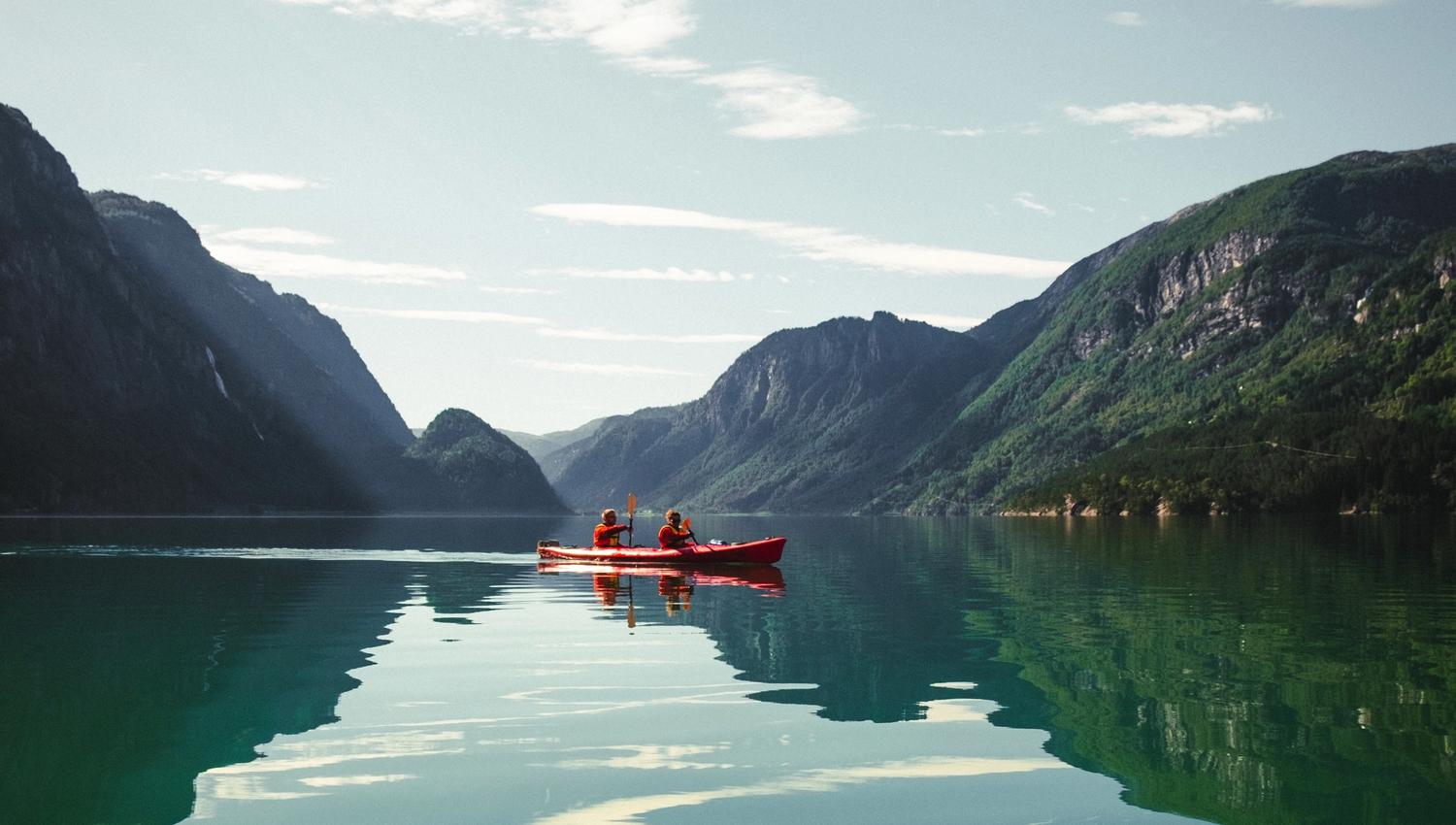 Kajakkpadling på Sandvinsvatnet.