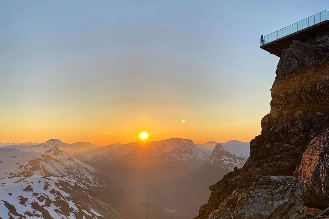 Fantastisk solnedgang på Geiranger Skywalk Dalsnibba.