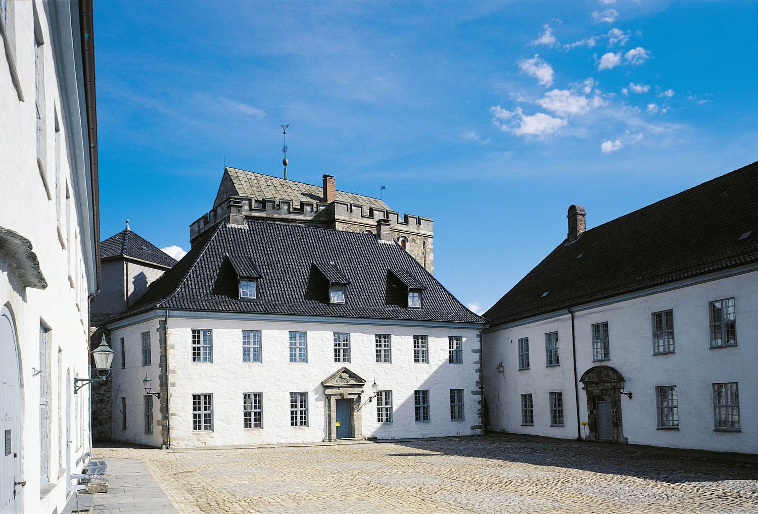 Bergenhus Festning - inne i gården