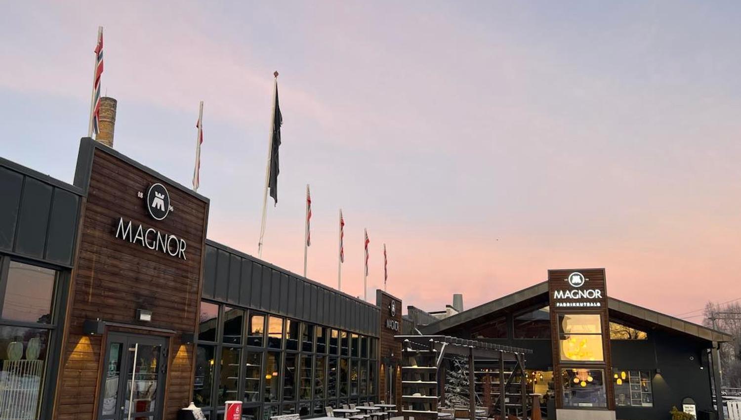 Magnor Glassverk fasade vinter