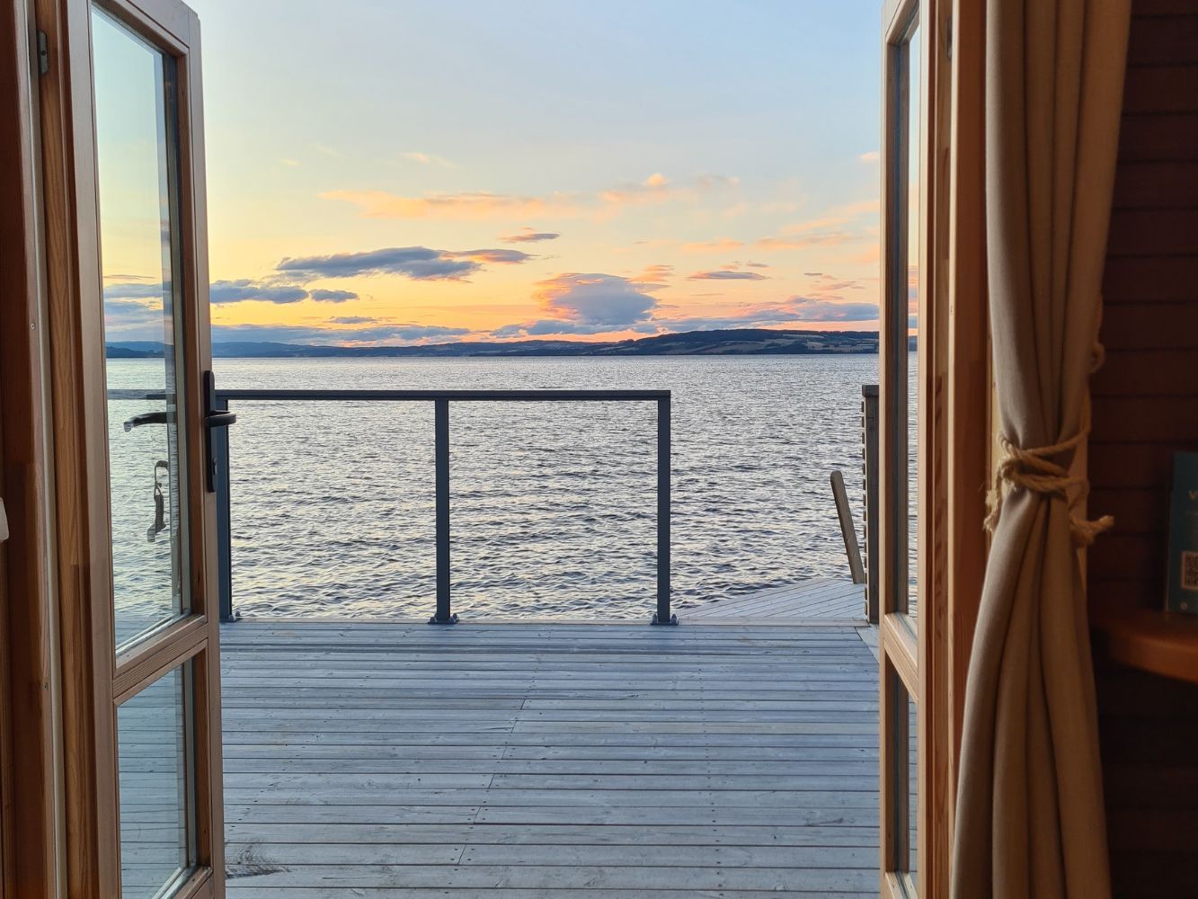 Utsikt fra panoramahytte i Evjua Strandpark