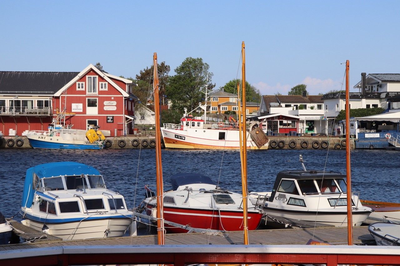 Båter som ligger til kai