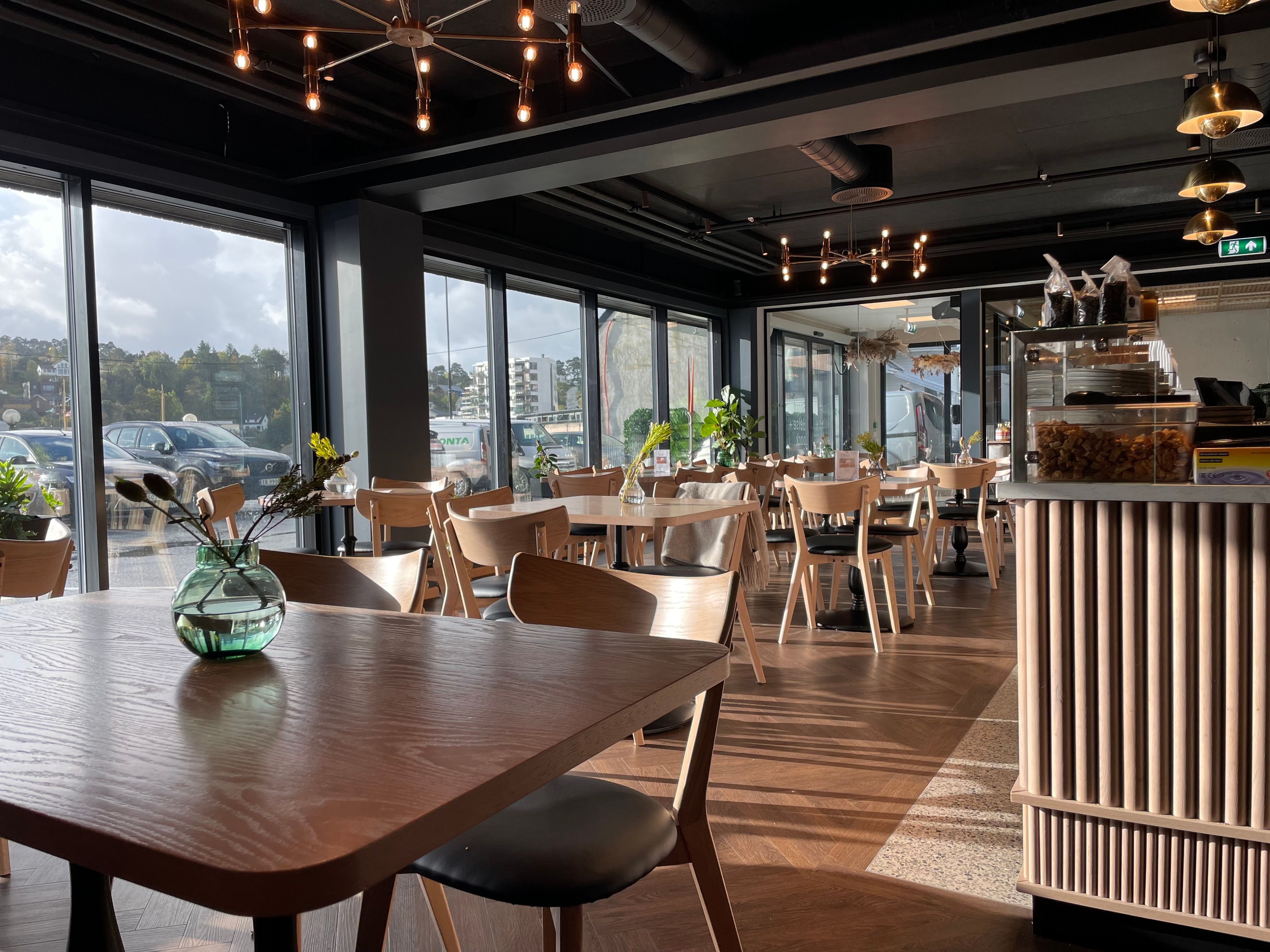 Urt & Ugras is centrally located in Leirvik town centre