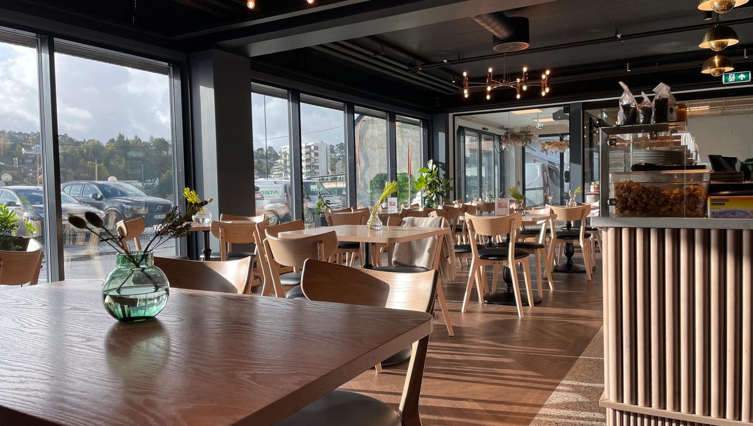 Urt & Ugras is centrally located in Leirvik town centre