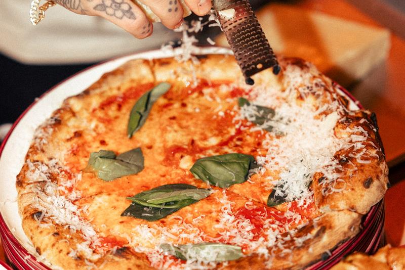 Carls tilbyr italiensk pizza