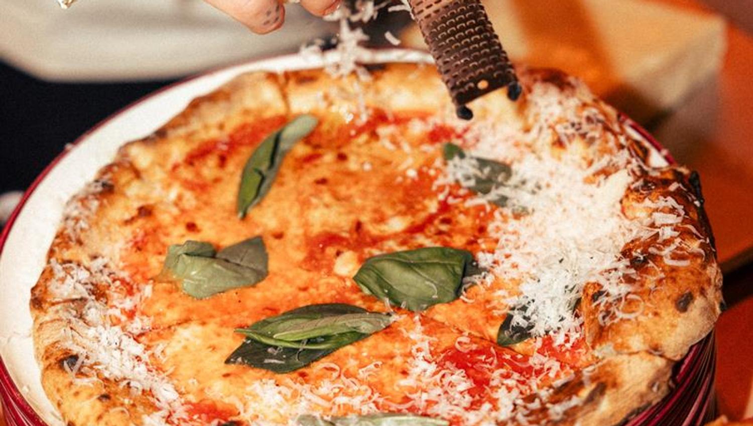 Carls tilbyr italiensk pizza