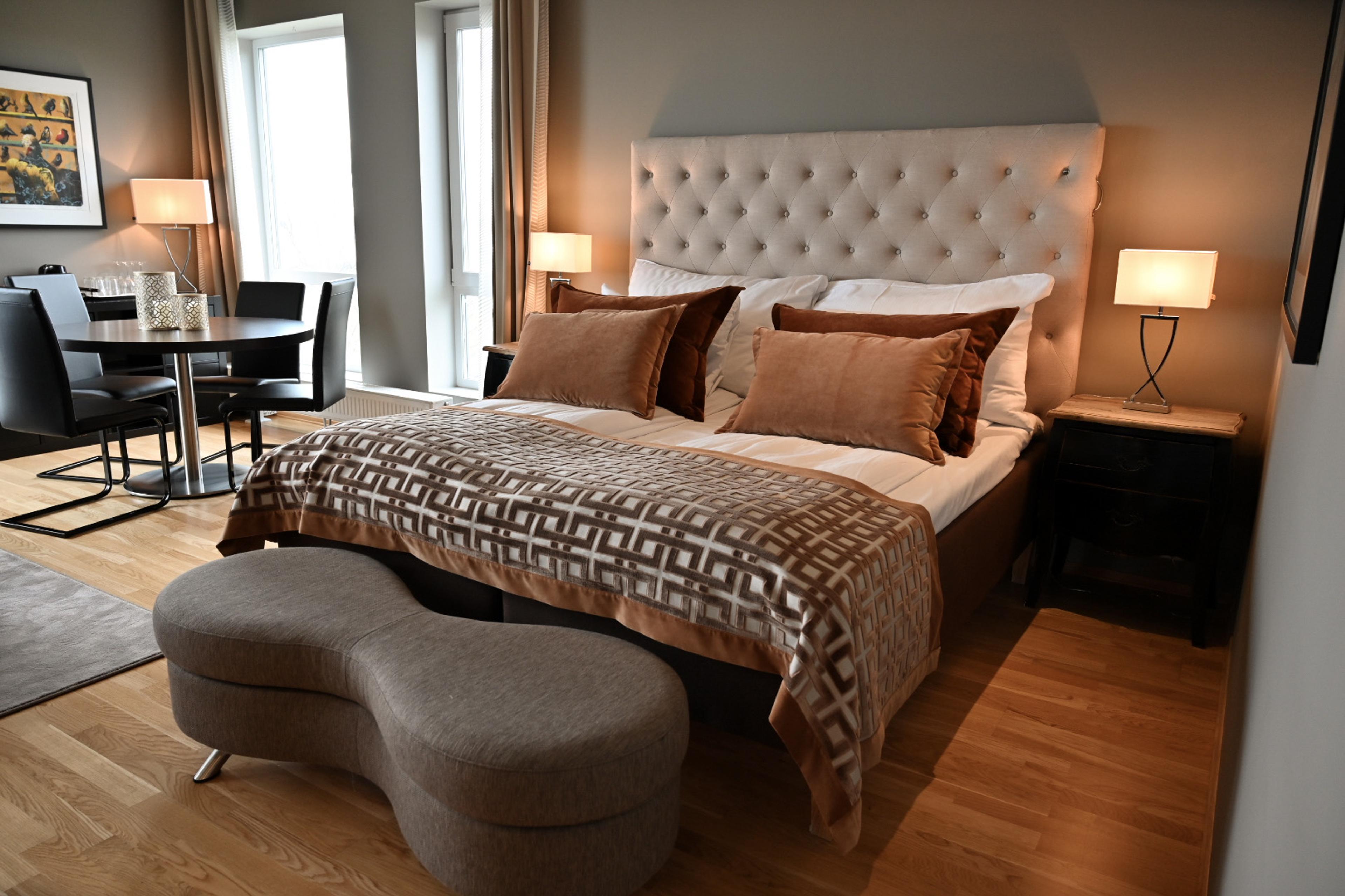 8CBE89D9-B57A-47D1-9595-86E434A97E93