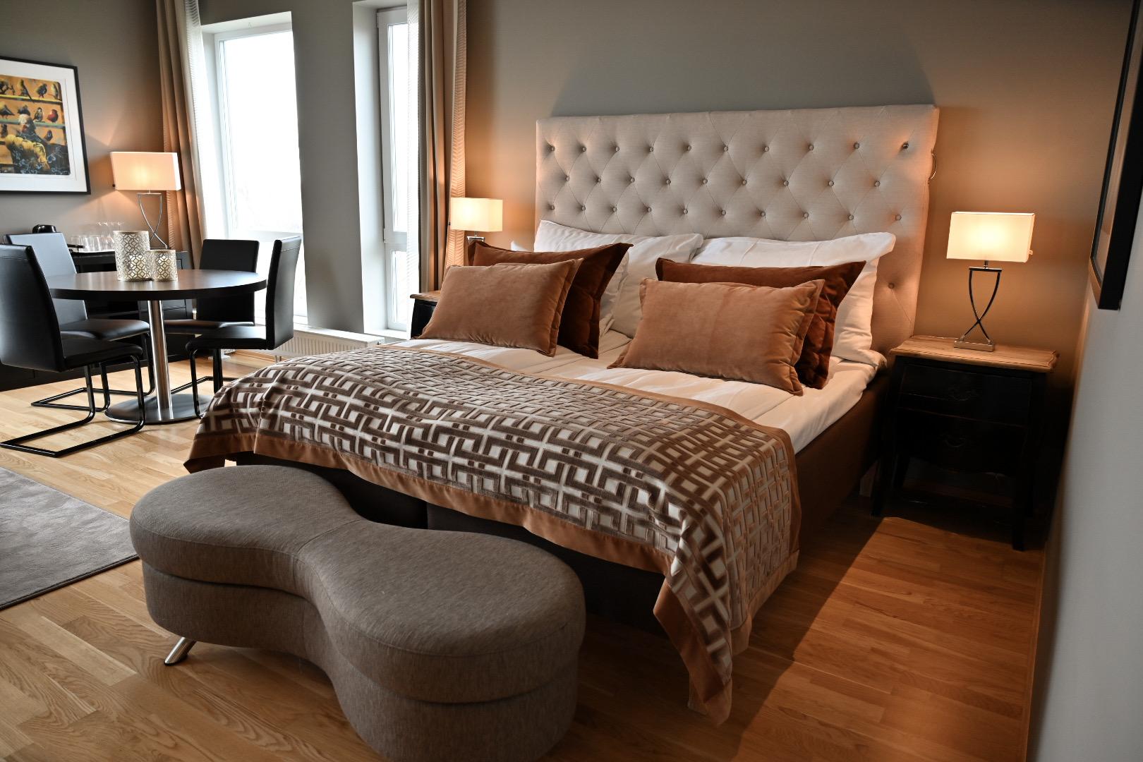 8CBE89D9-B57A-47D1-9595-86E434A97E93