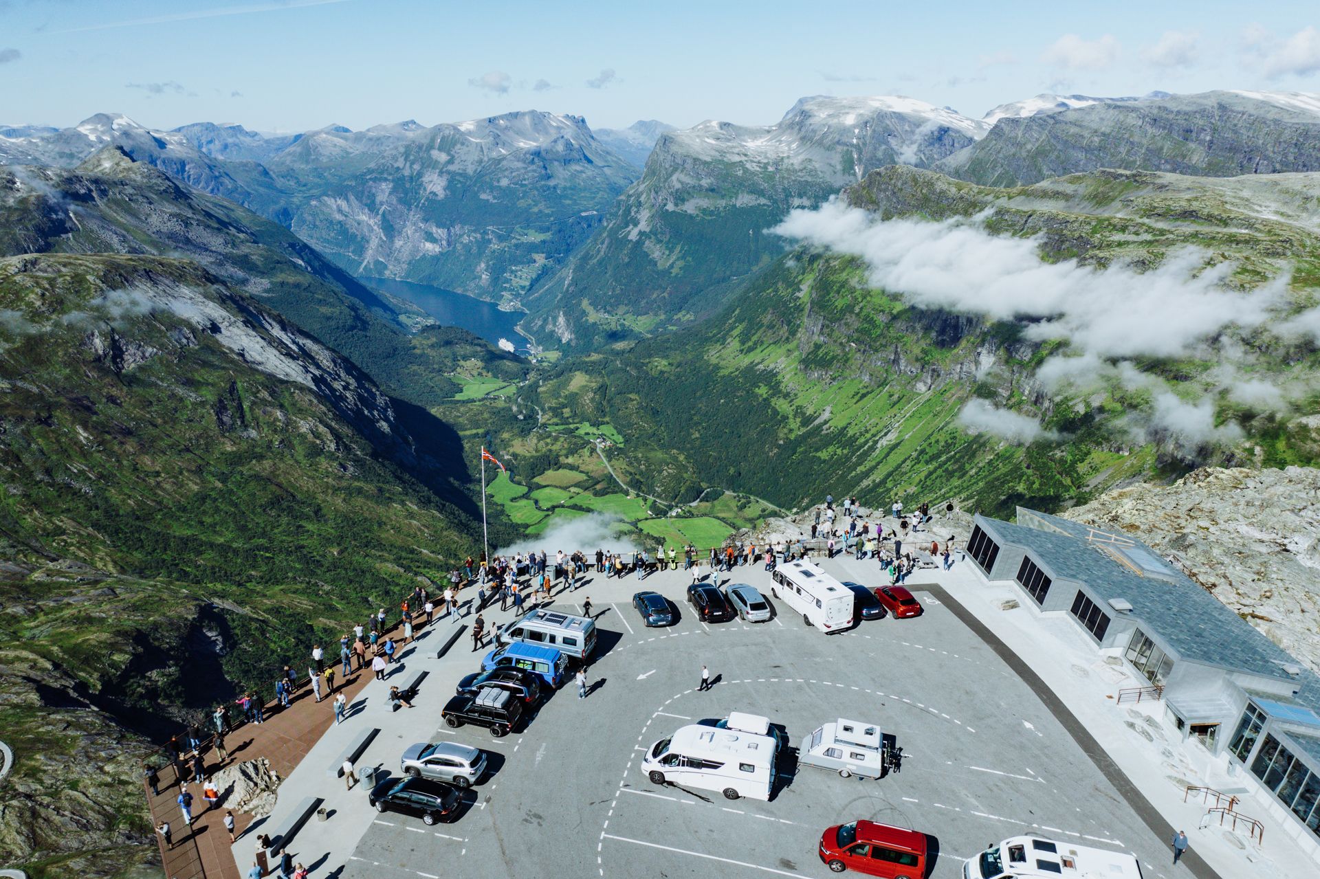 Utsiktspunktet Geiranger Skywalk på Dalsnibba.