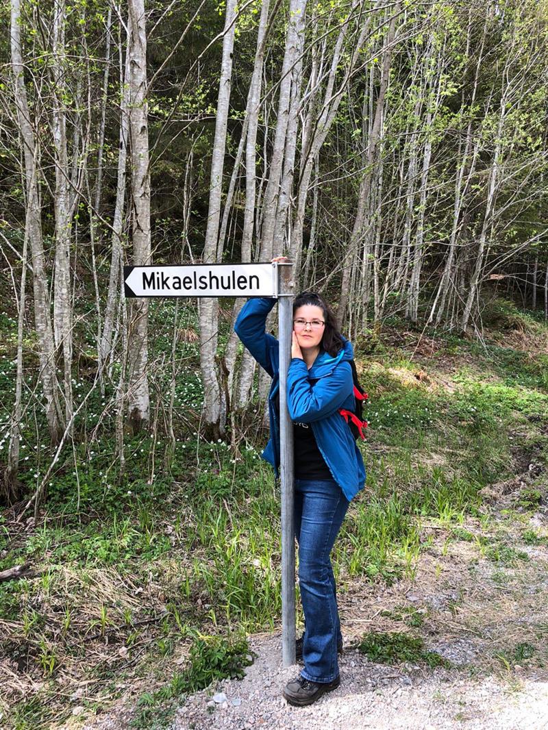 Veiskilt til Mikaelshulen