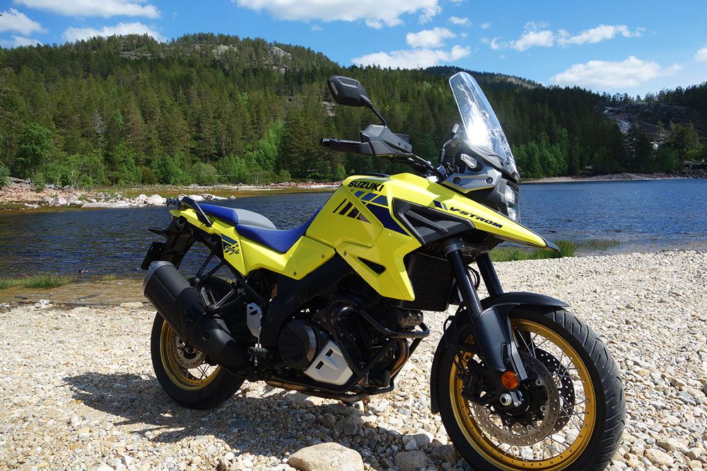 Motorsykkel ved stranden_web
