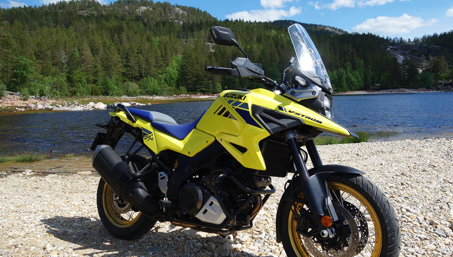 Motorsykkel ved stranden_web