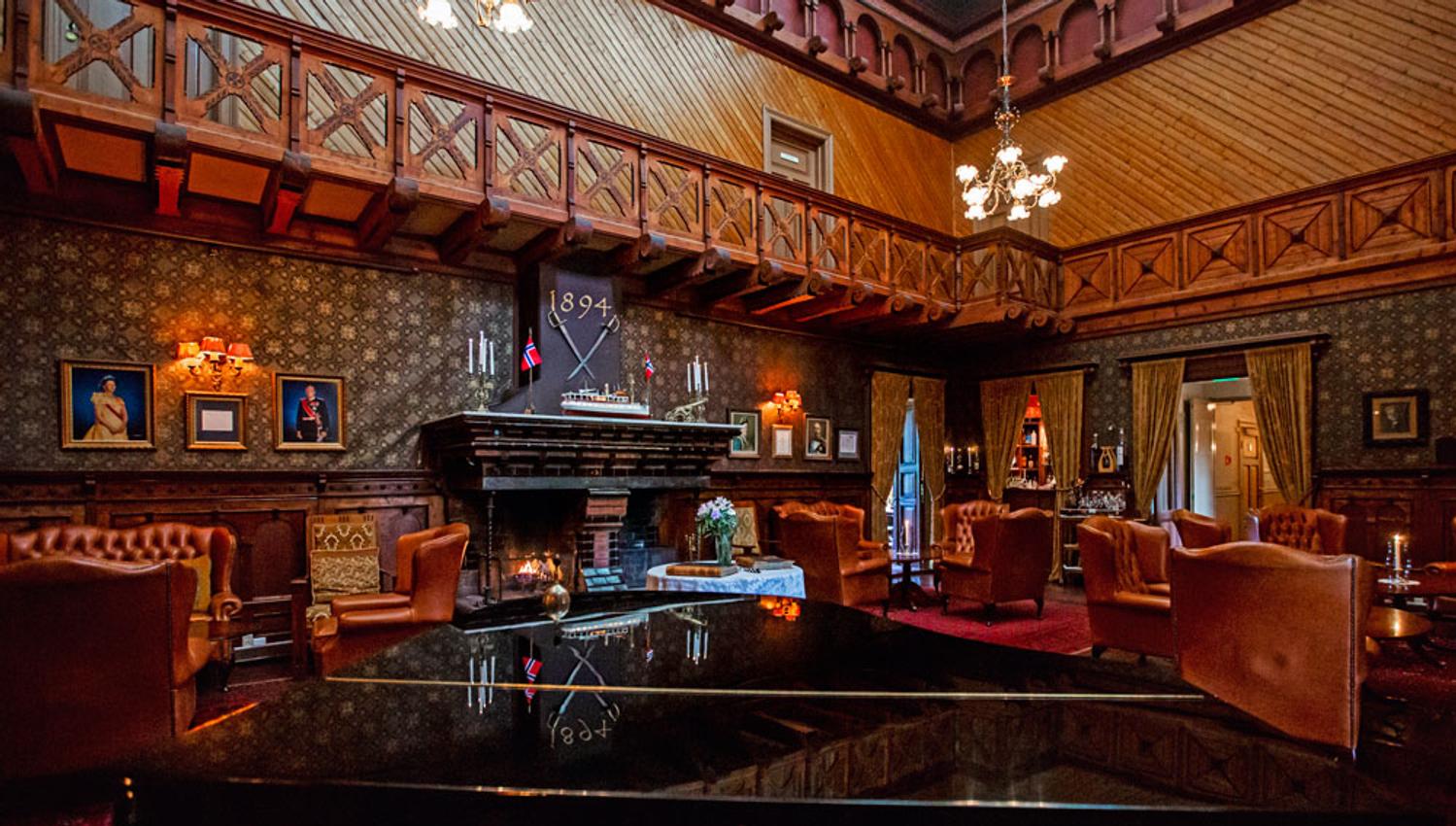 lobby at Dalen Hotel