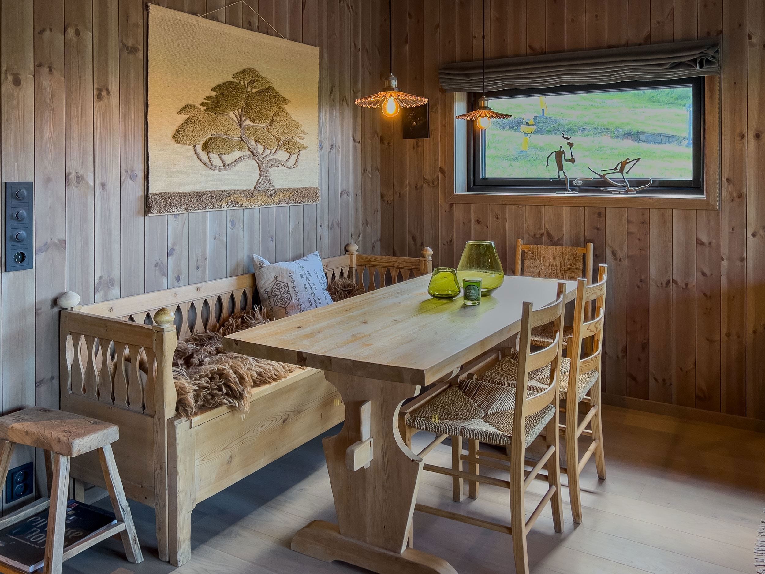 A table and chairs in a room.