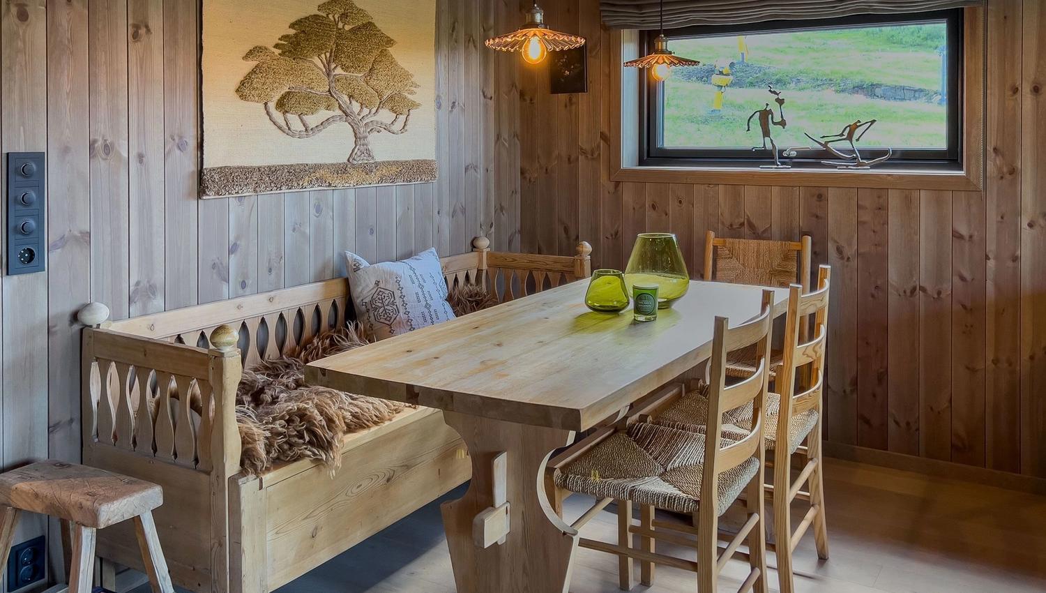 A table and chairs in a room.