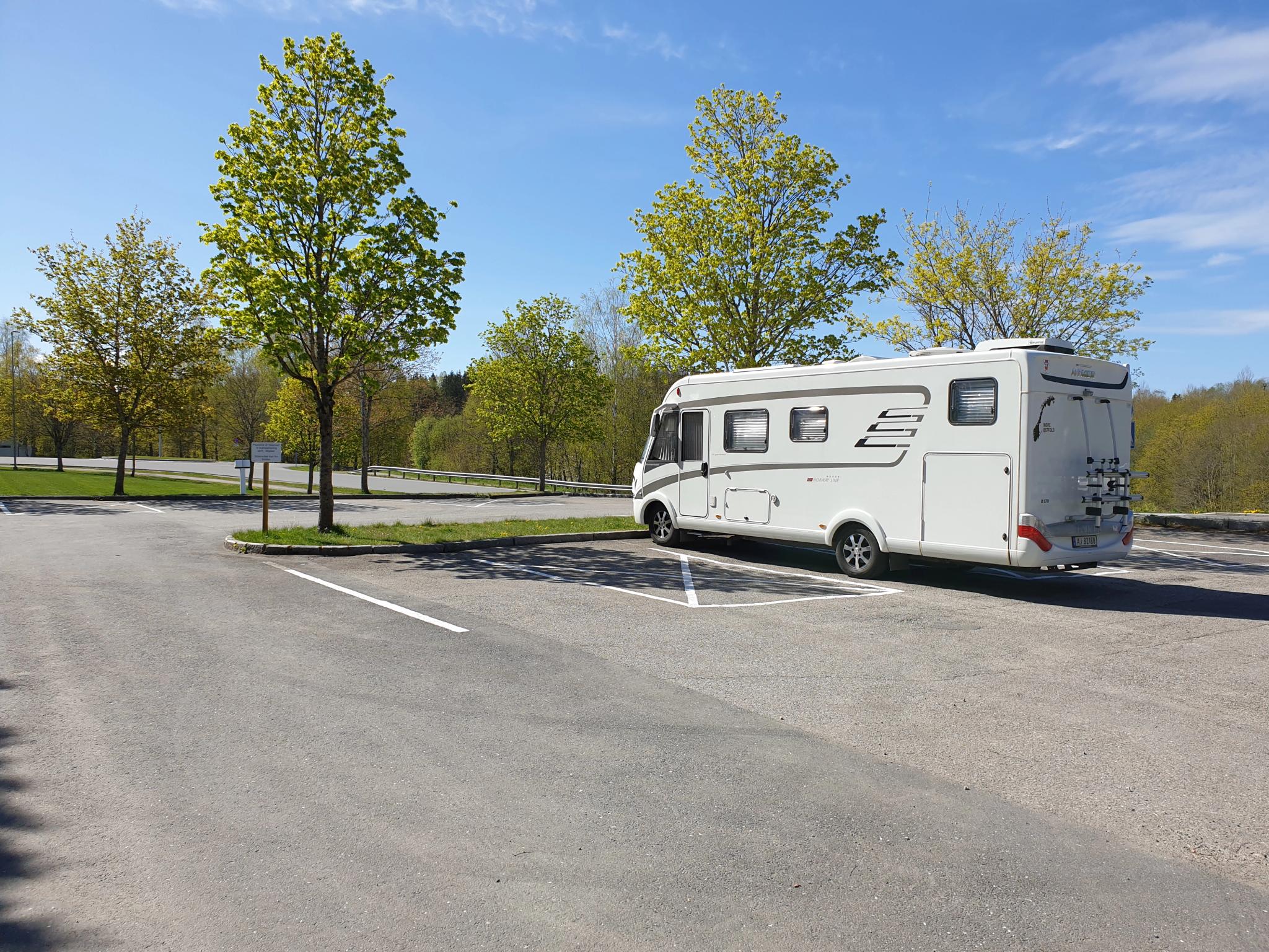 bobil på bobilparkering