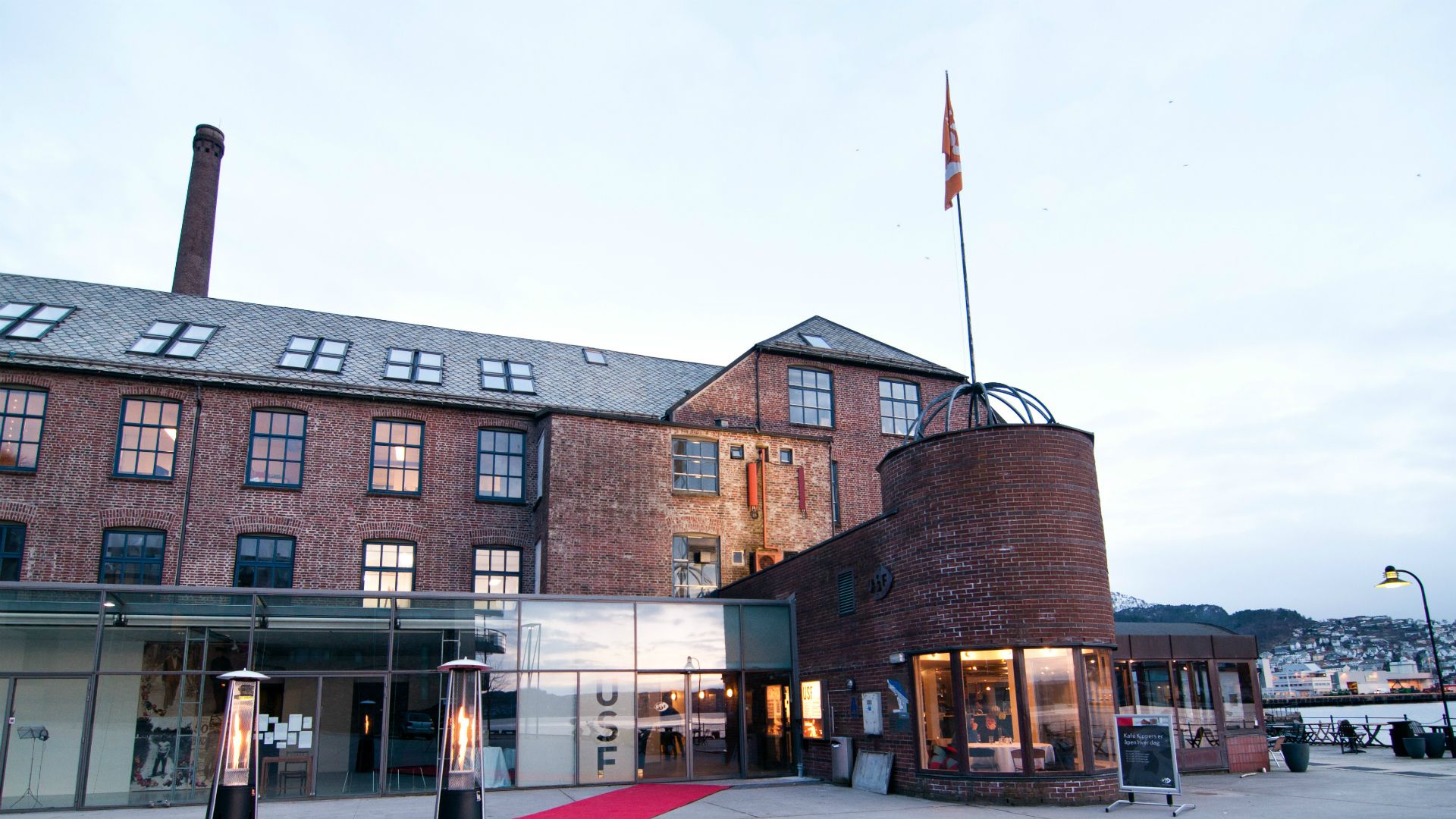 USF-15-main-entrance