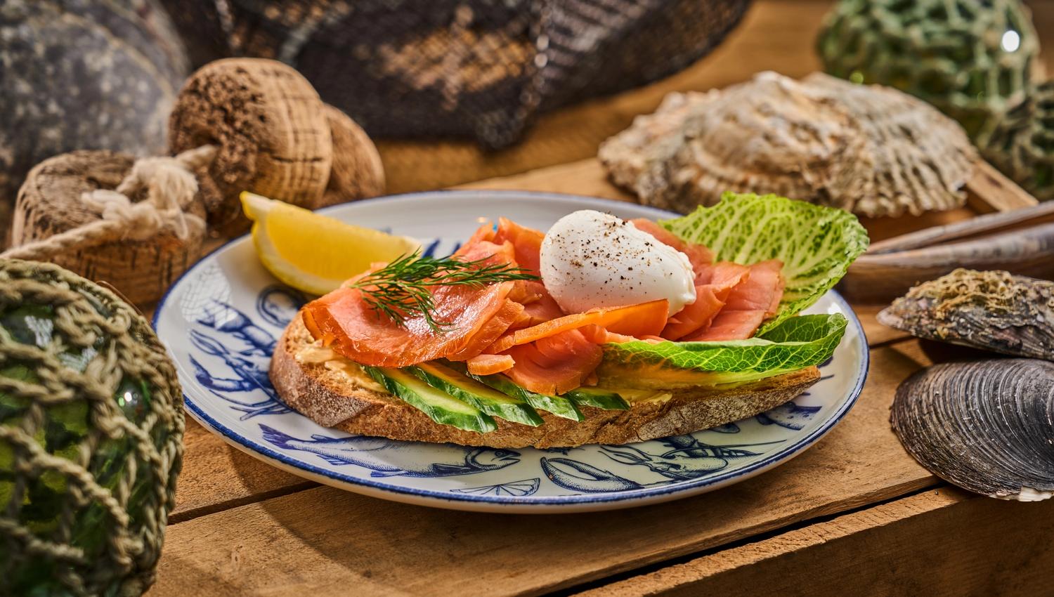 Smoked Aurora salmon & poached egg