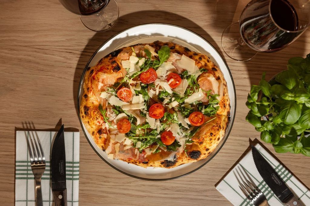 Pizza, vil og øl, hver tirsdag-fredag fra kl 1530-21