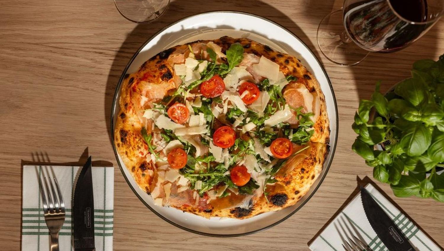 Pizza, vil og øl, hver tirsdag-fredag fra kl 1530-21