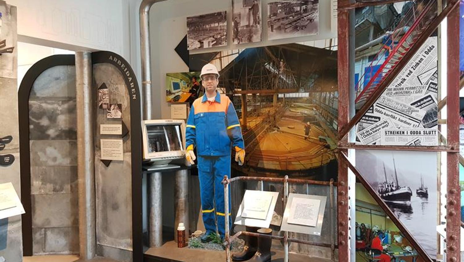 Moderne arbeidarar representert i ei utstilling på Kraftmuseet, som viser fram utviklinga i kraftindustrien.