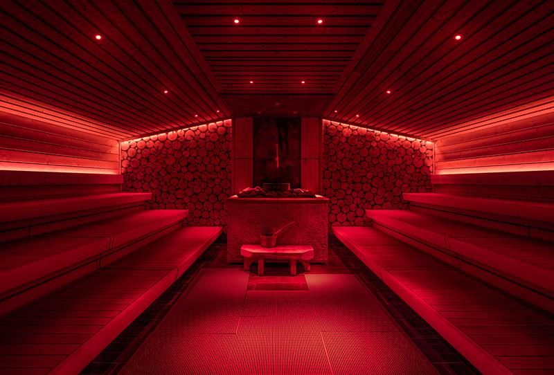 Banja Sauna The well belyst med rødt lys