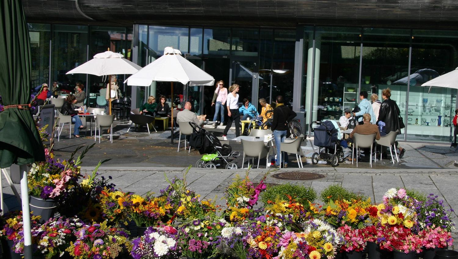 Outside the kafeteria at Lillehammer Art Museum