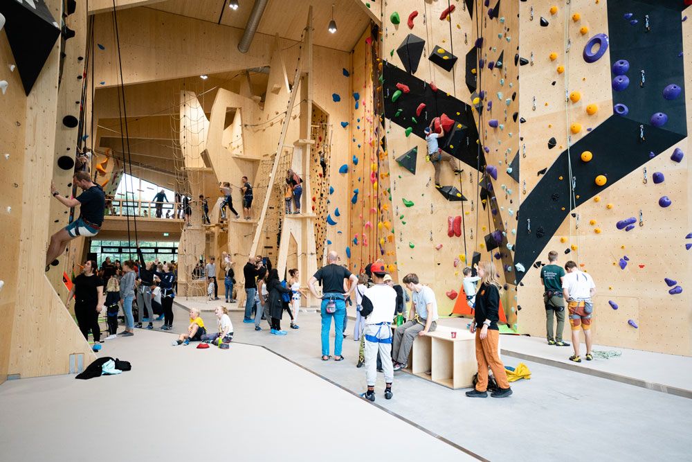 people climbing at "Høyt under Taket" in Skien