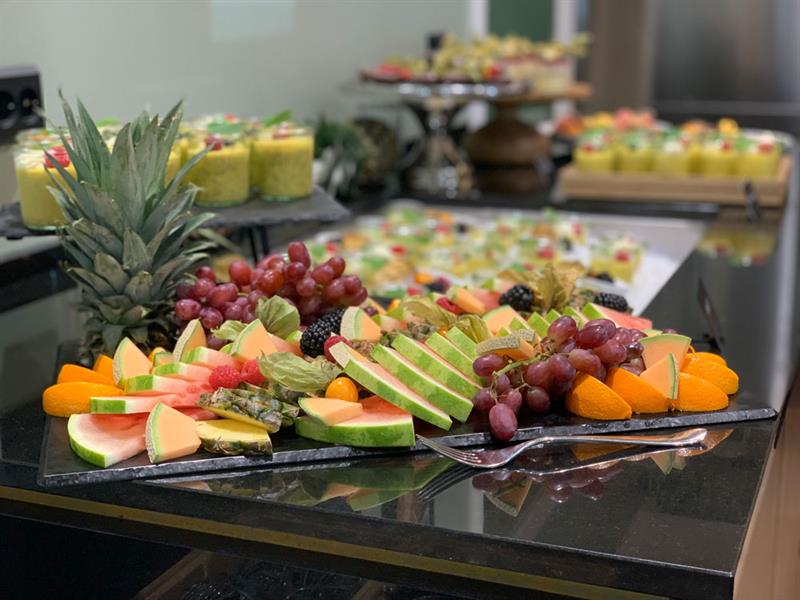 plate with different fruits at Brasseriet Madame Blom at Thon Hotel Høyers