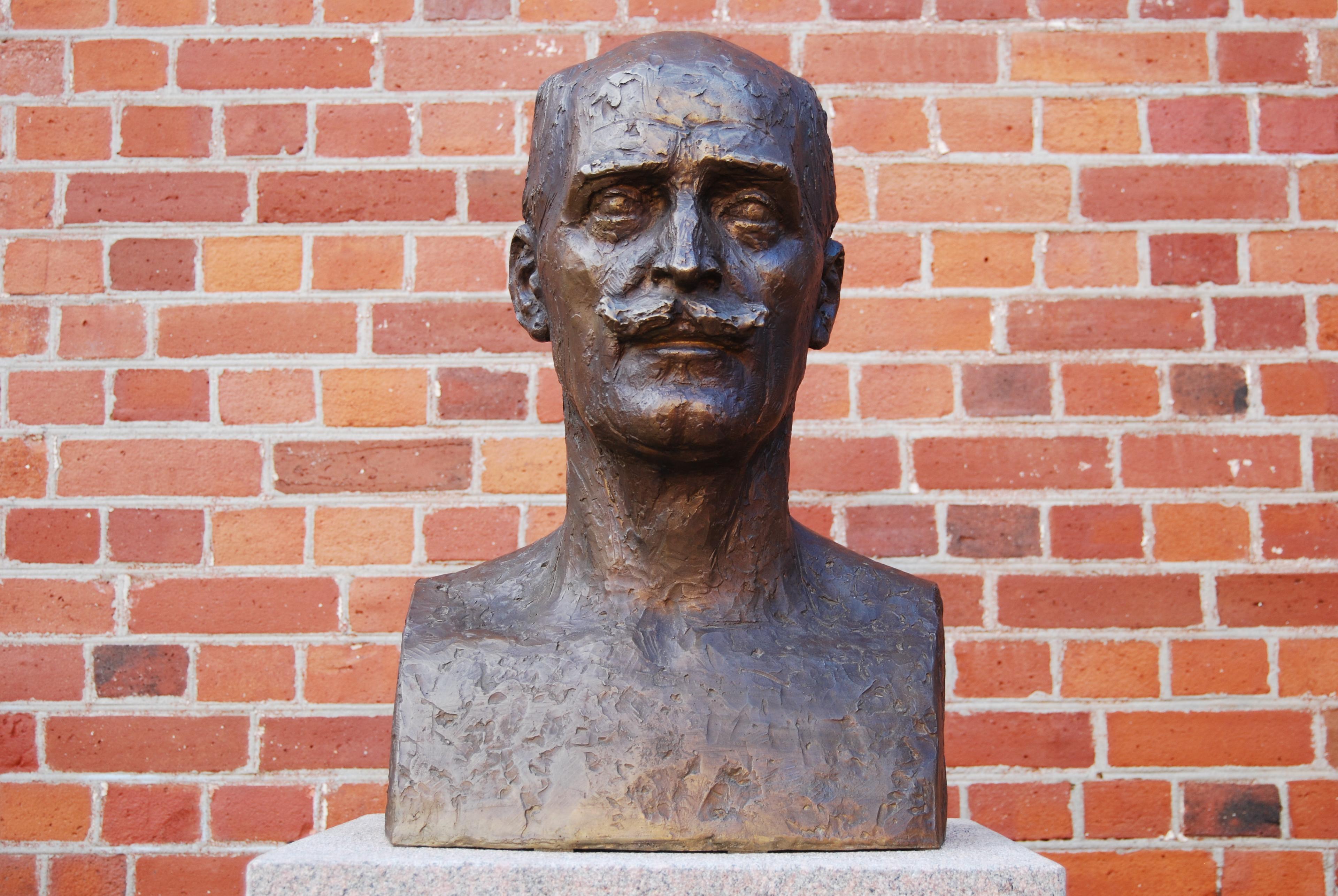 Byste av Knut Hamsun