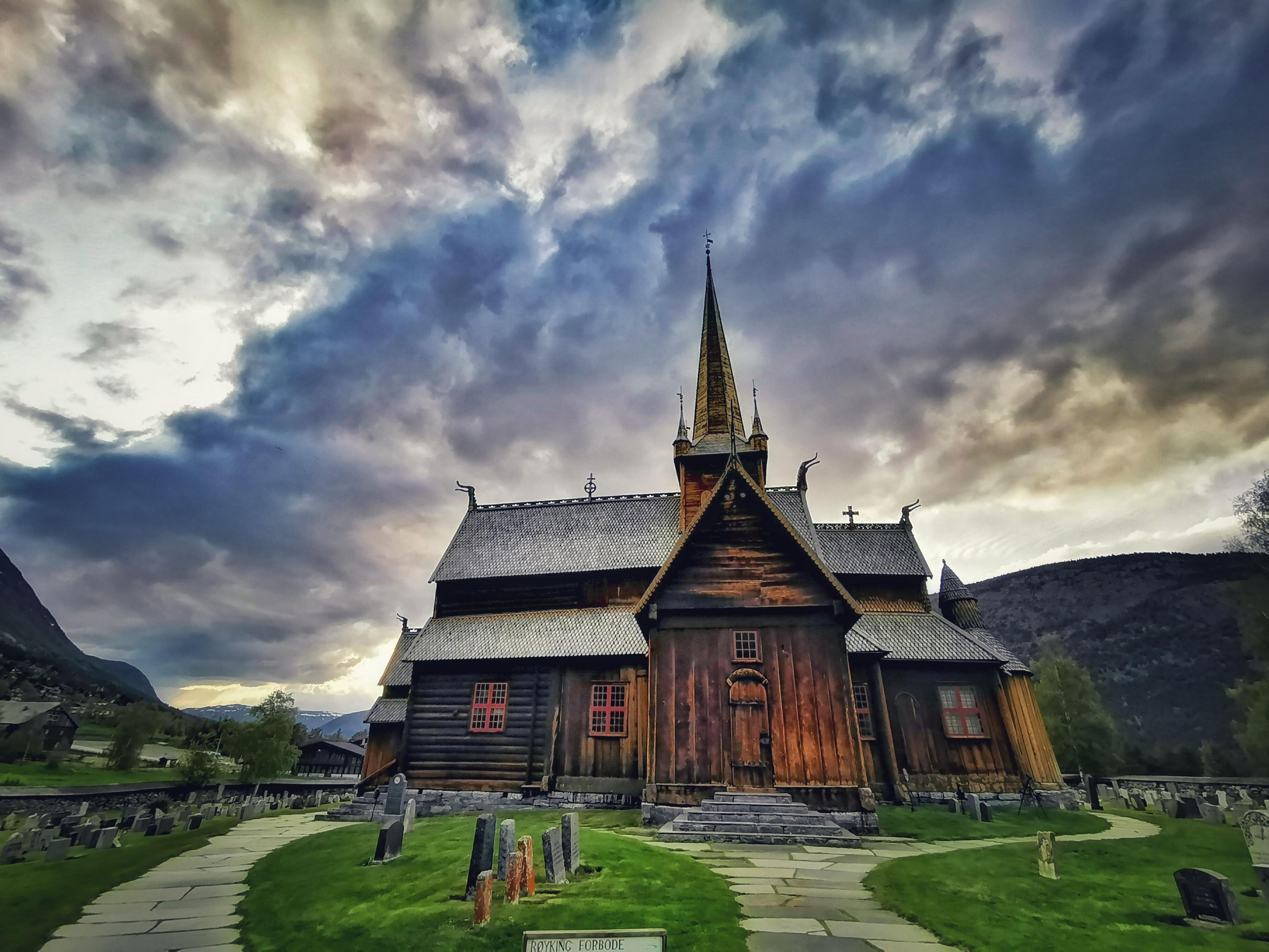 Lom stavkyrkje