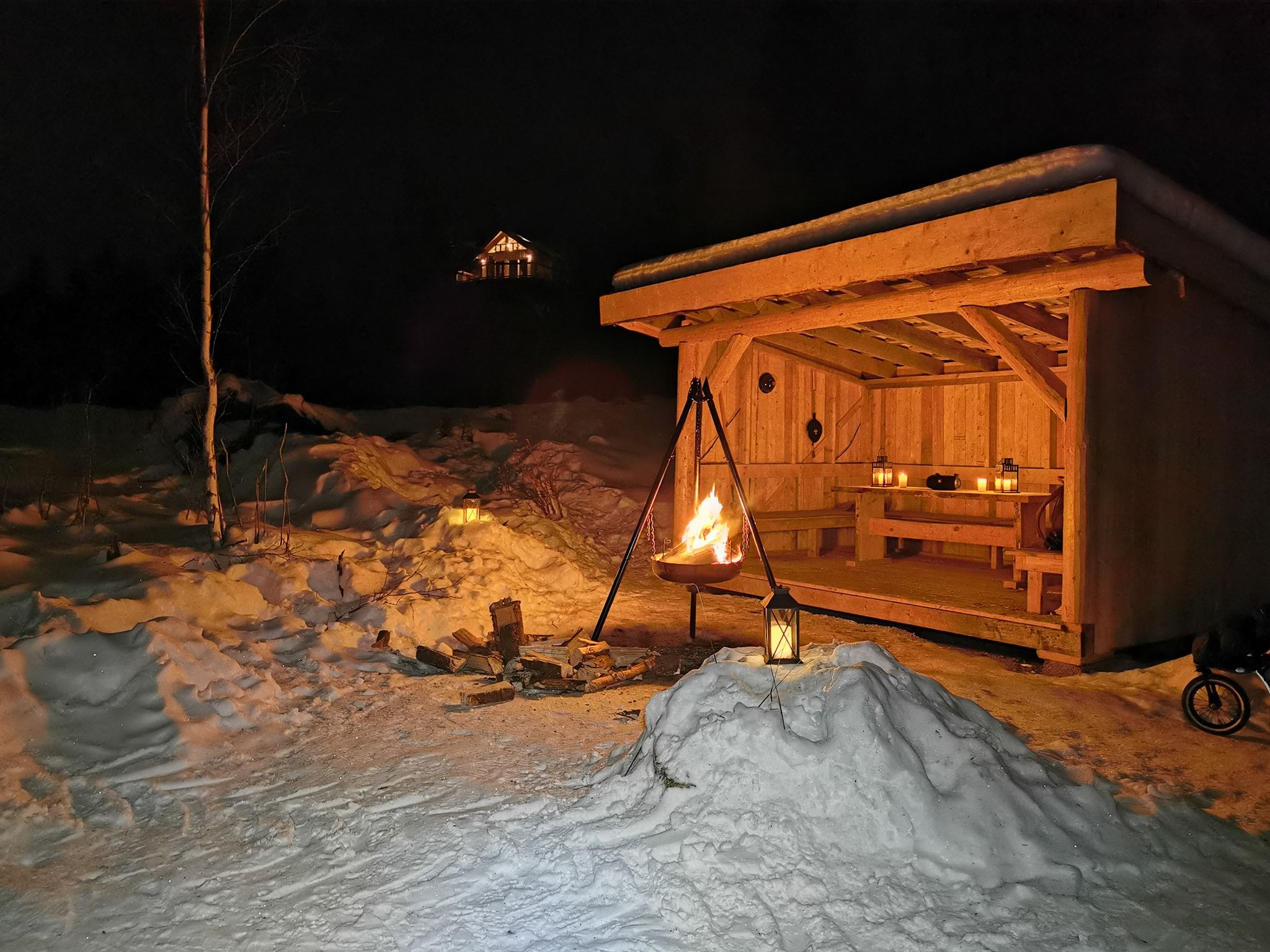 Faraasen Tretoppgård gapahuk