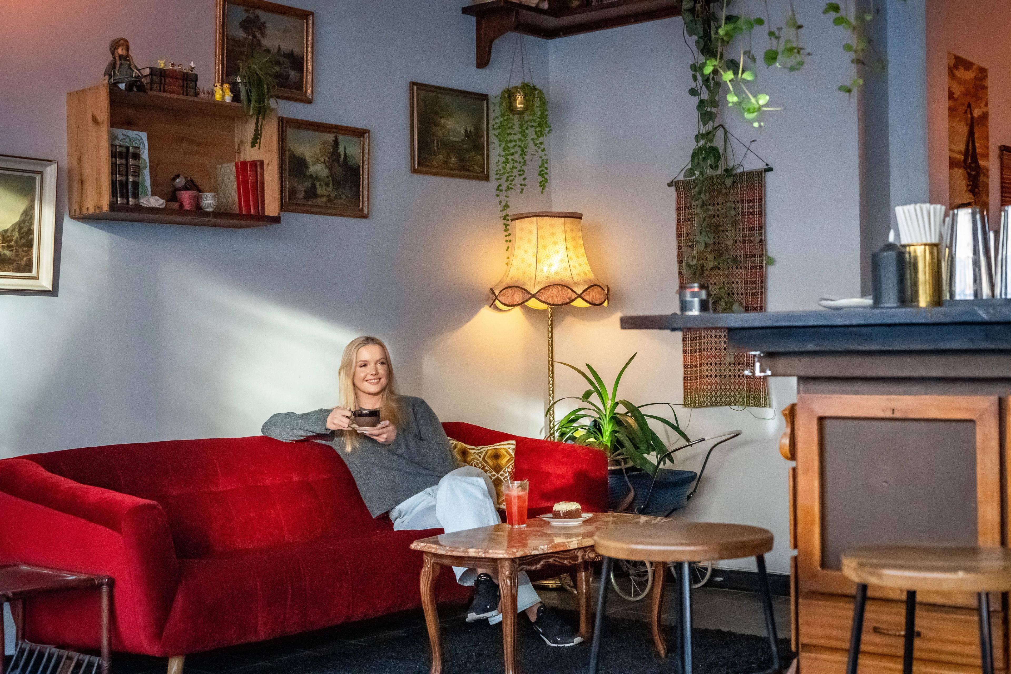 Unikt interiør på skrot kafé og bar