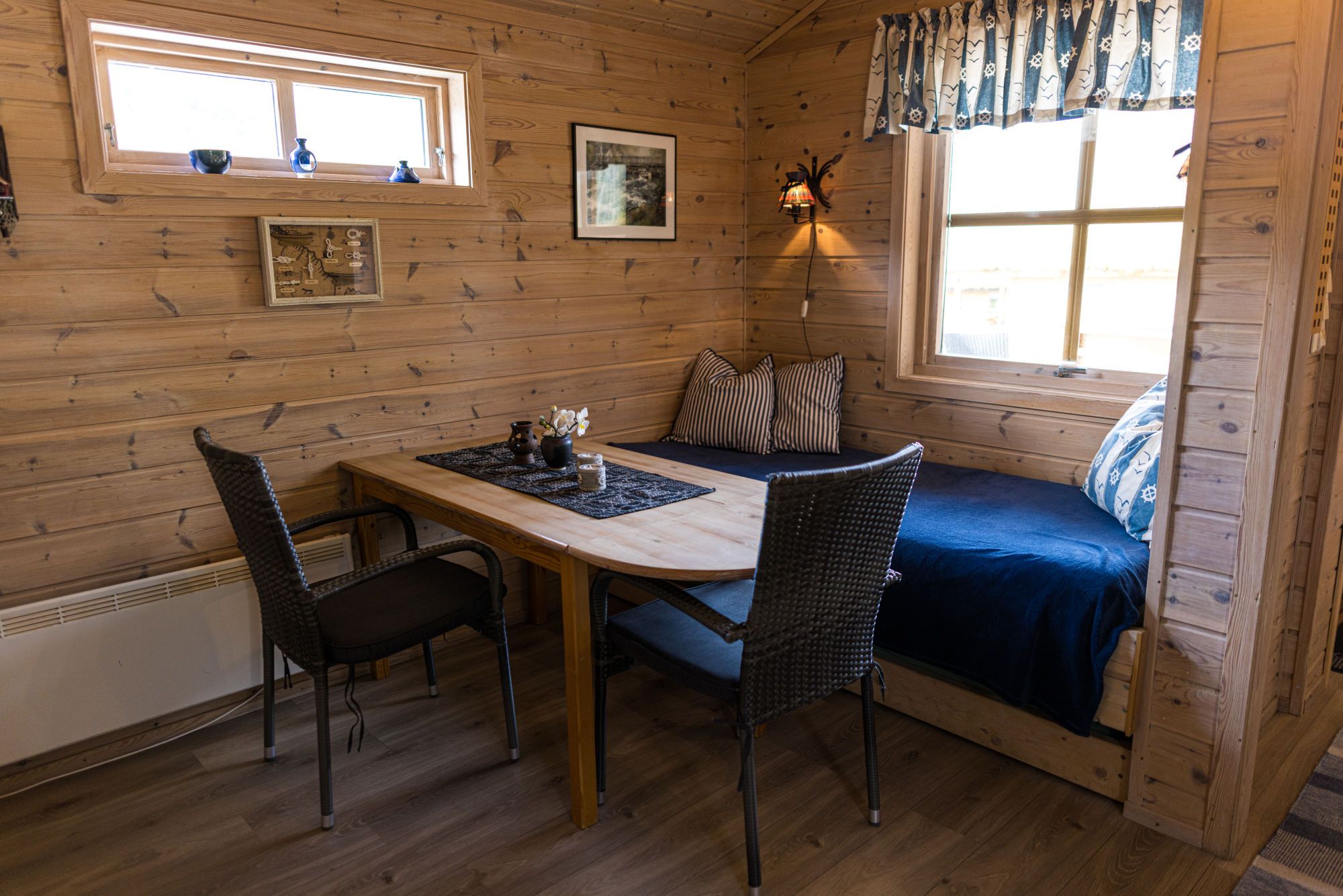 Tenk å nyte frukosten samla rundt dette koselige bordet