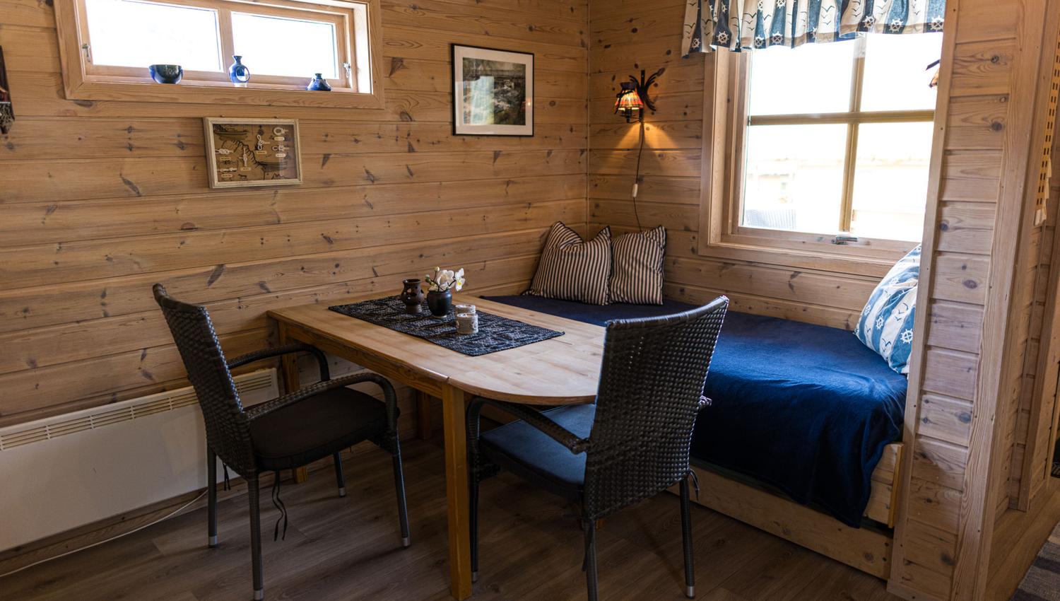 Tenk å nyte frukosten samla rundt dette koselige bordet