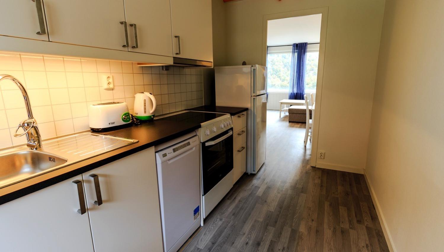 Fully equipped kitchen at Trolltunga Guesthouse – ideal for self-catering stays in Hardanger.
