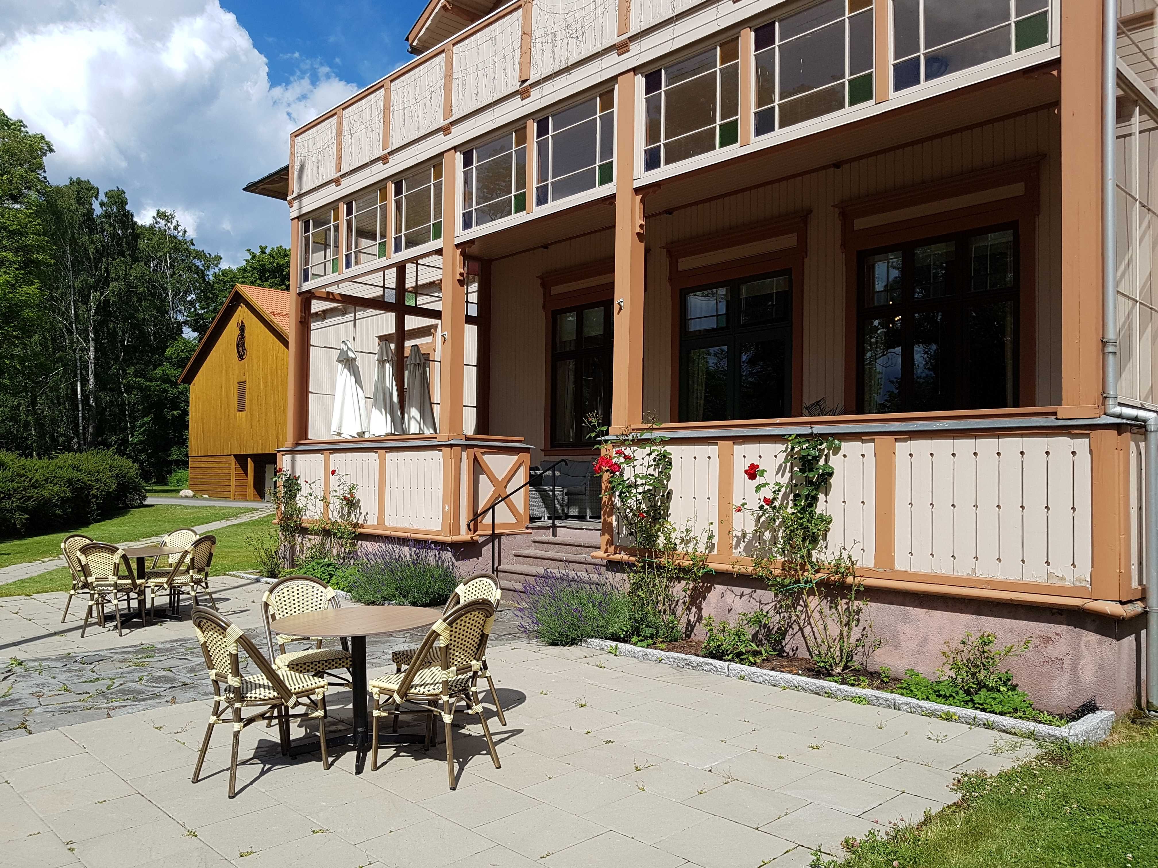 Fasade uteområde av storstuen