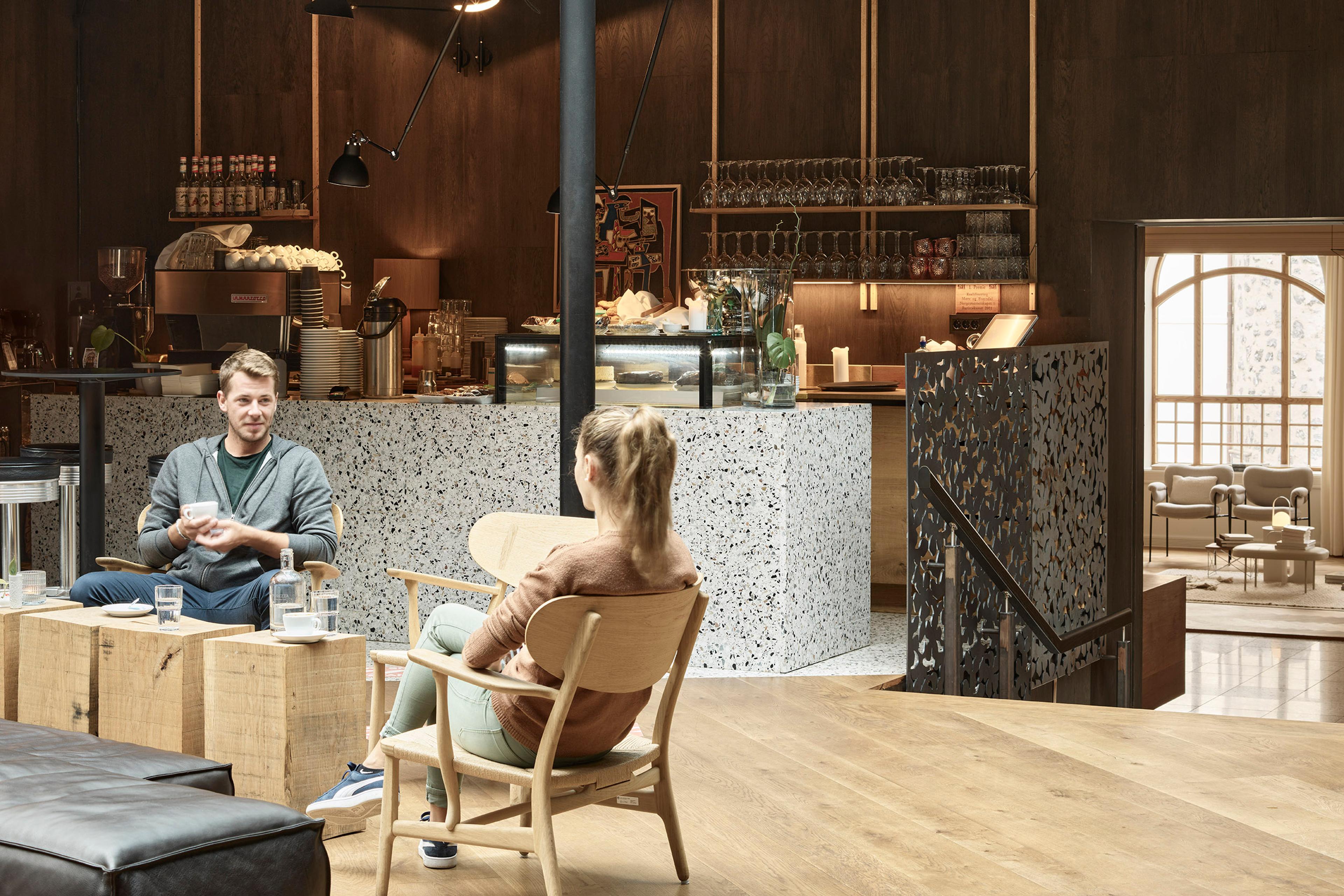 Nyt en måltid på Hotel 1904