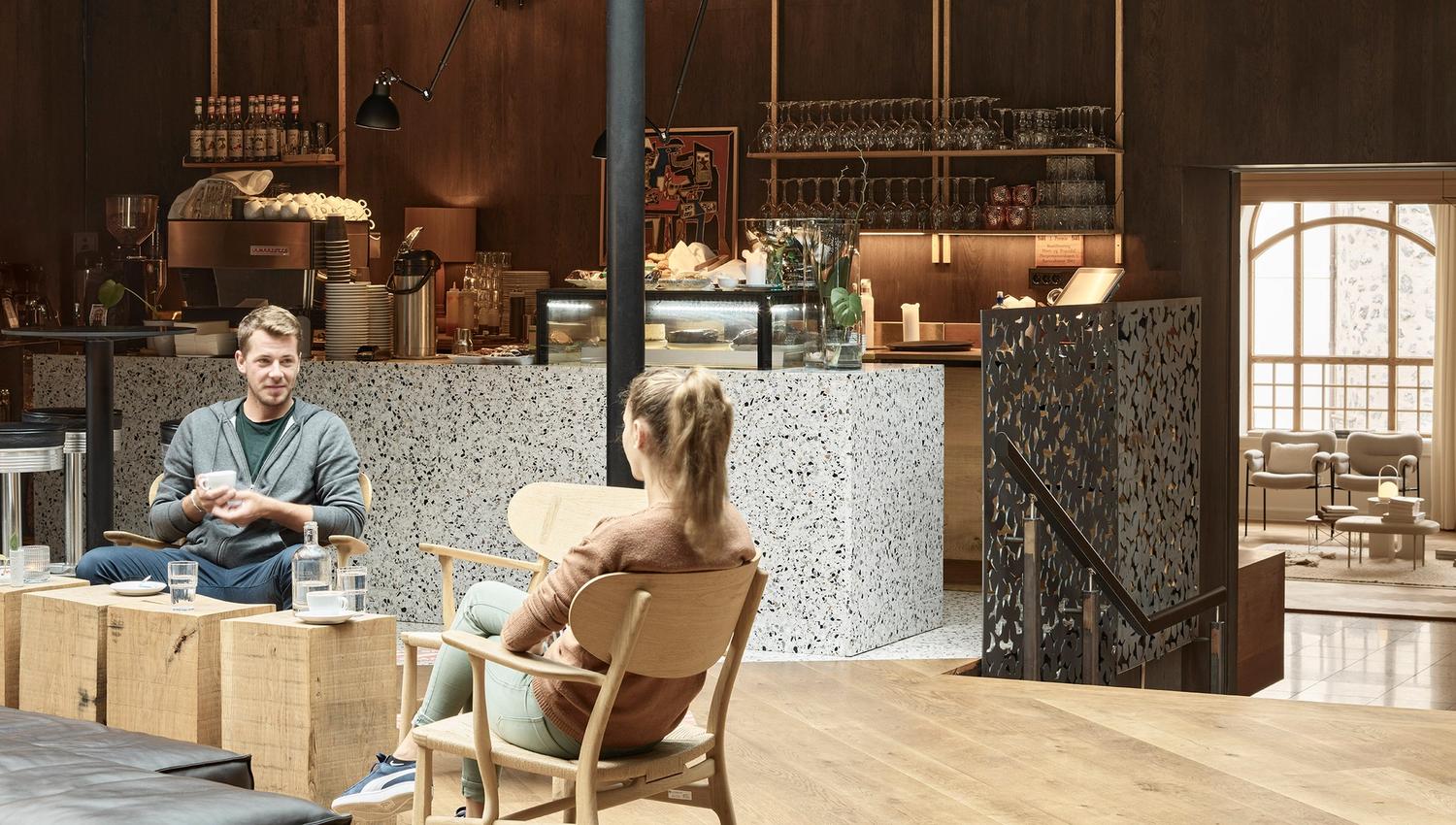 Nyt en måltid på Hotel 1904