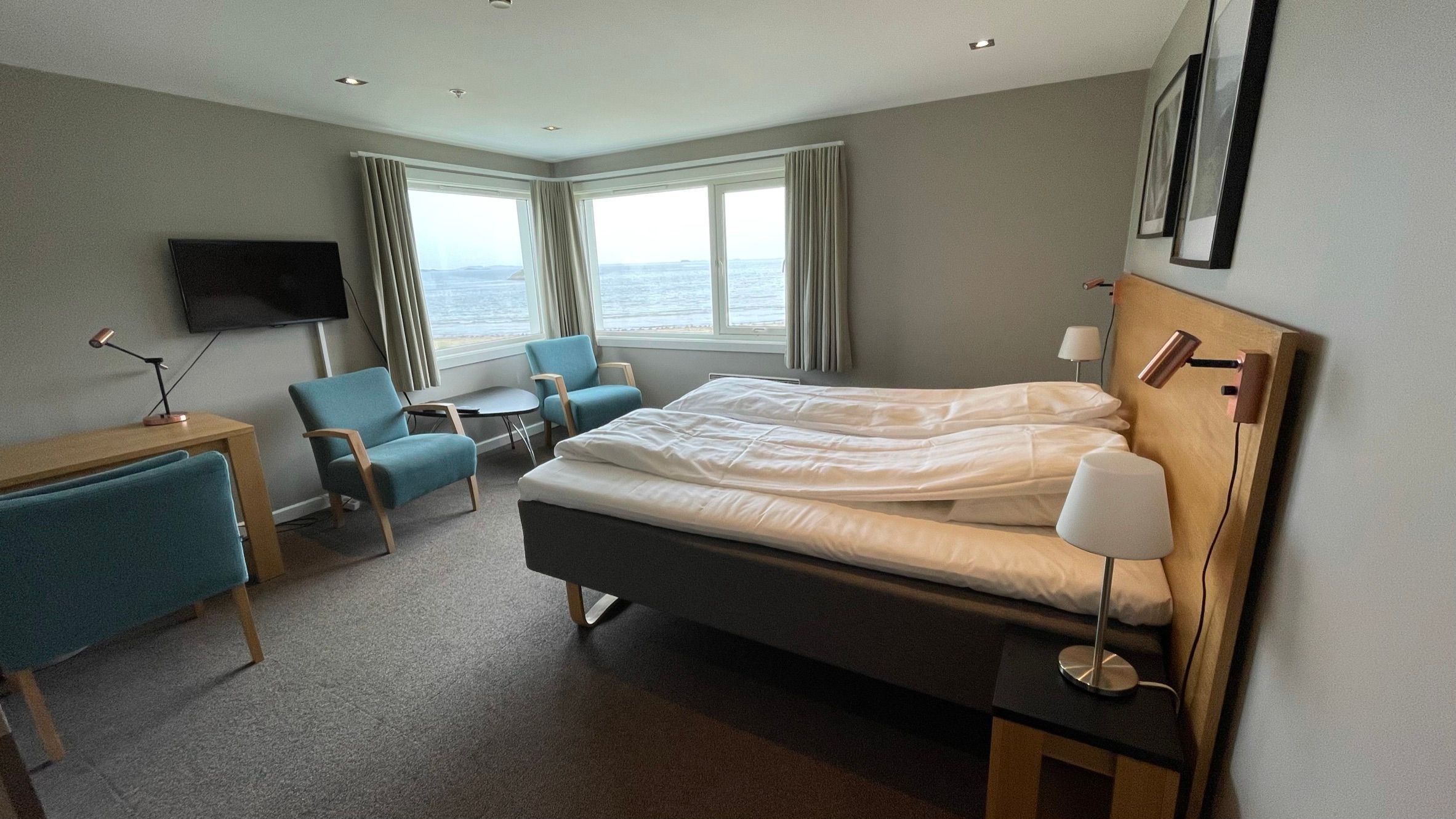 En av mange flotte rom med utsikt til havet på Ventilene Viste Strandhotell