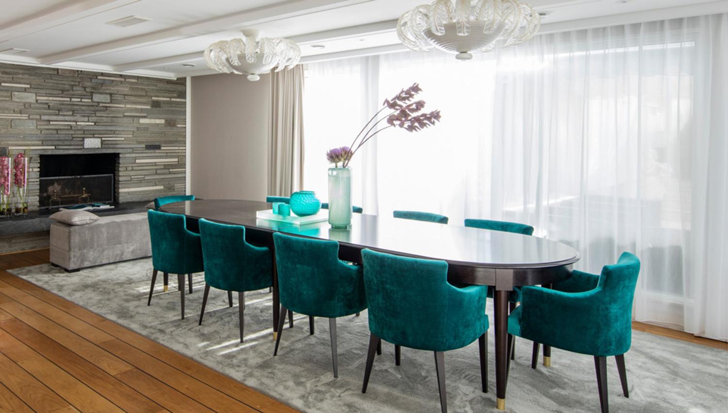 Penthouse Terrace Suite, langbord med ti grønne stoler