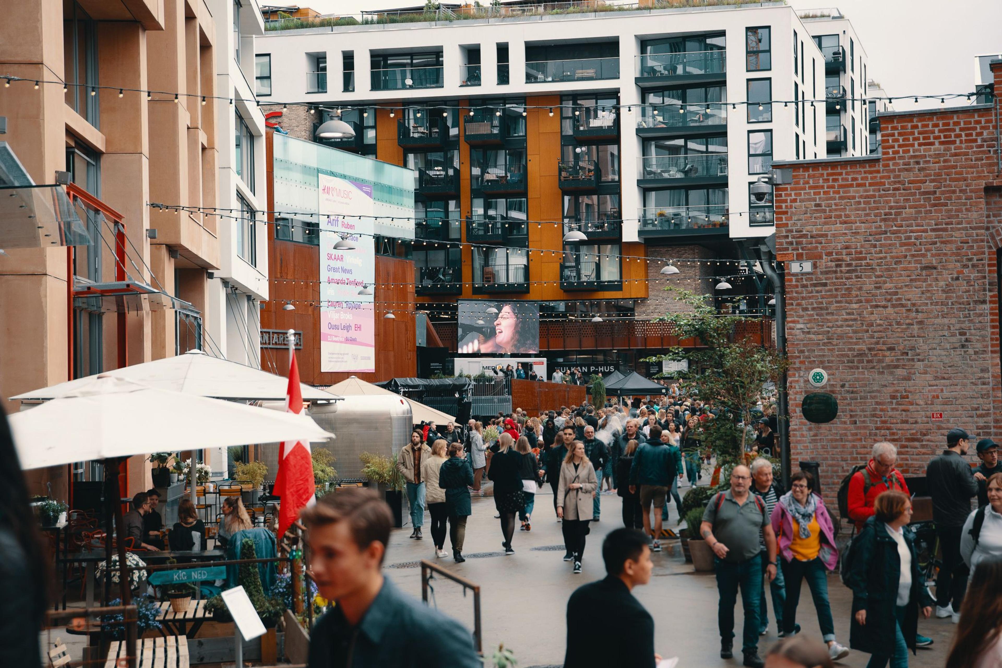 People walking in the shopping street at Vulkan
