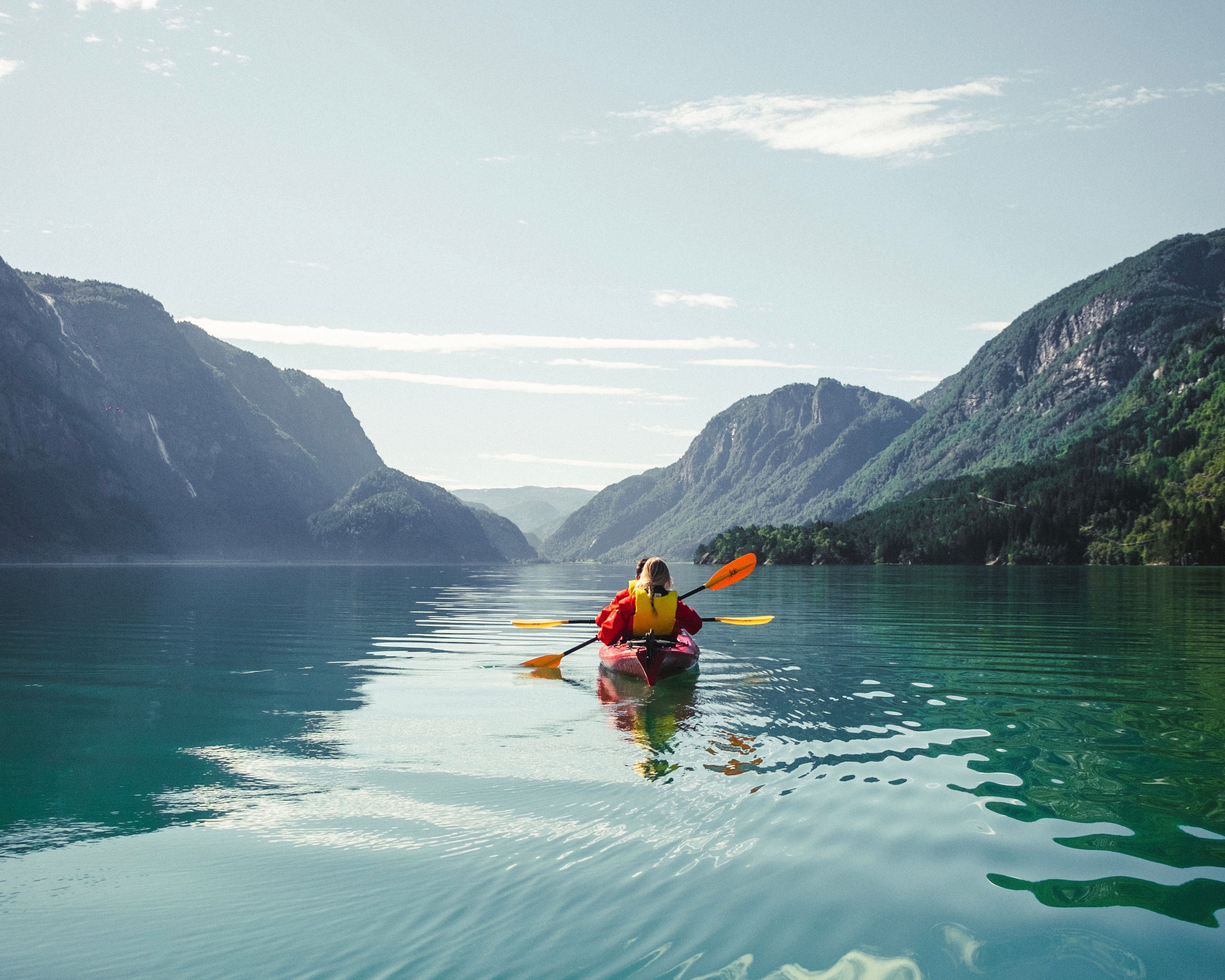 Kajakkpadling på Sandvinsvatnet.