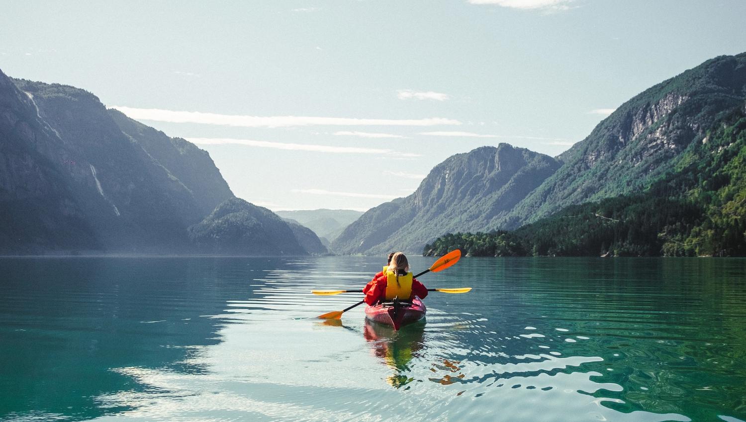 Kajakkpadling på Sandvinsvatnet.