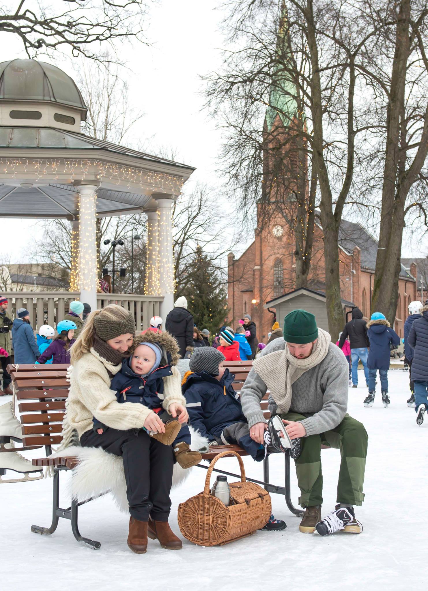Skøytebane med familie
