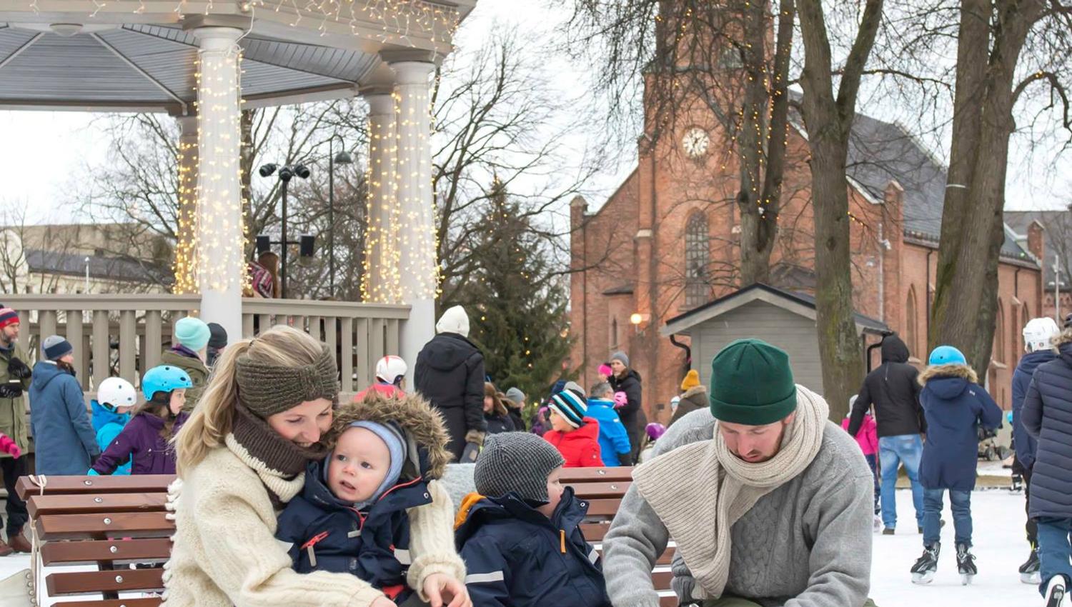 Skøytebane med familie
