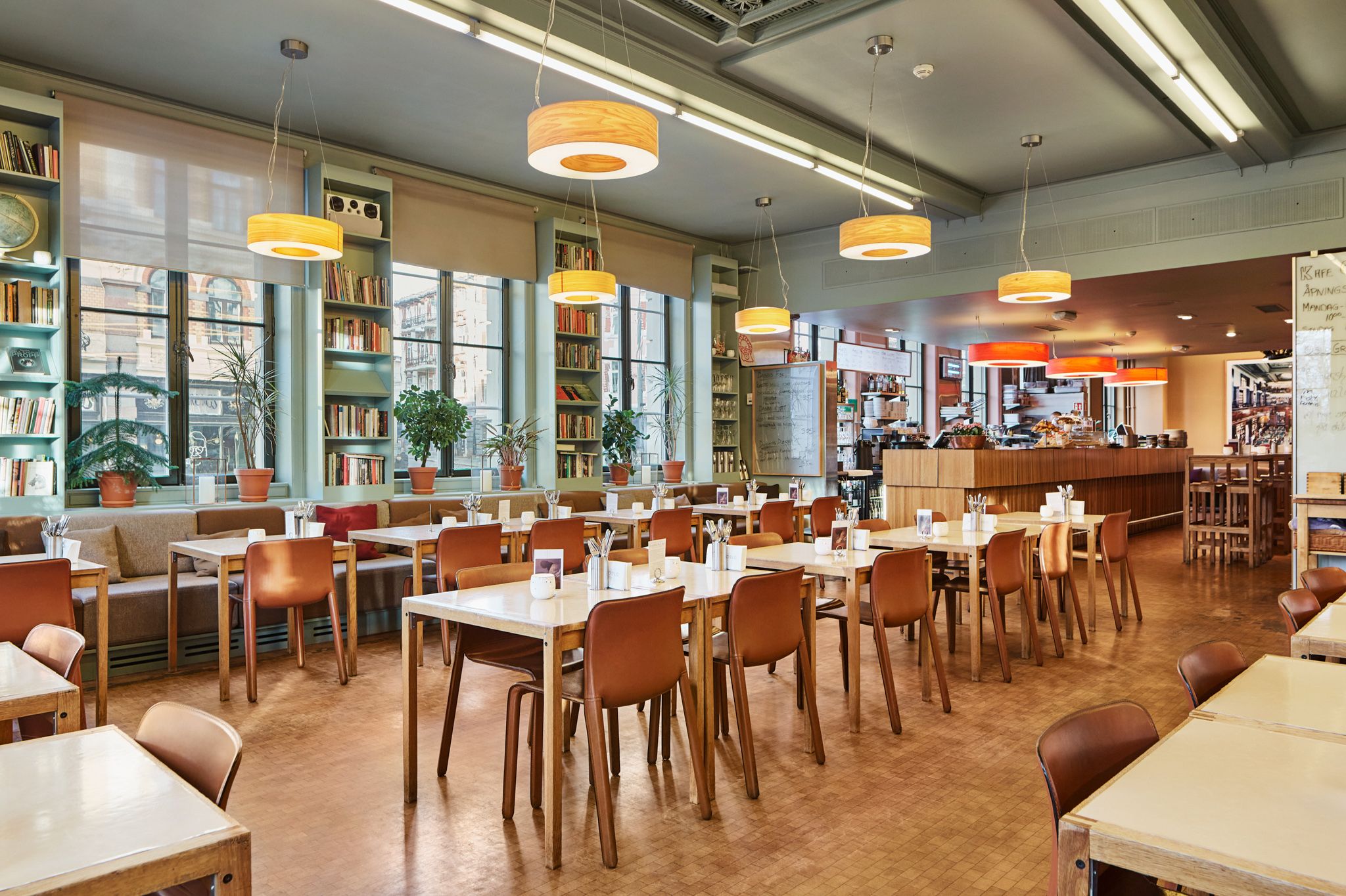 Kaféinteriør.