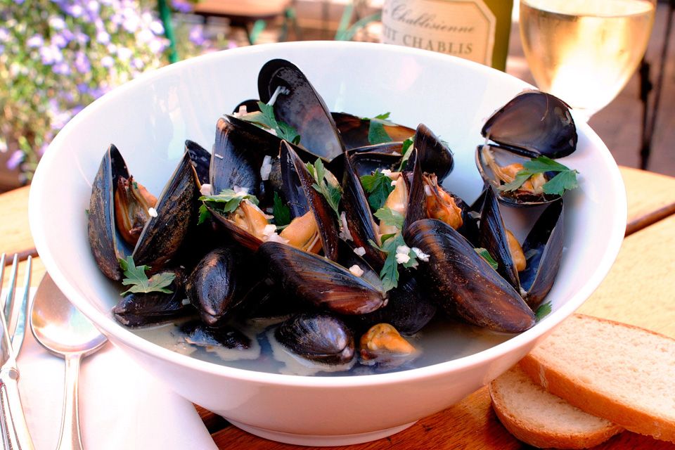 Detaljbilde av en skål med blåskjell.